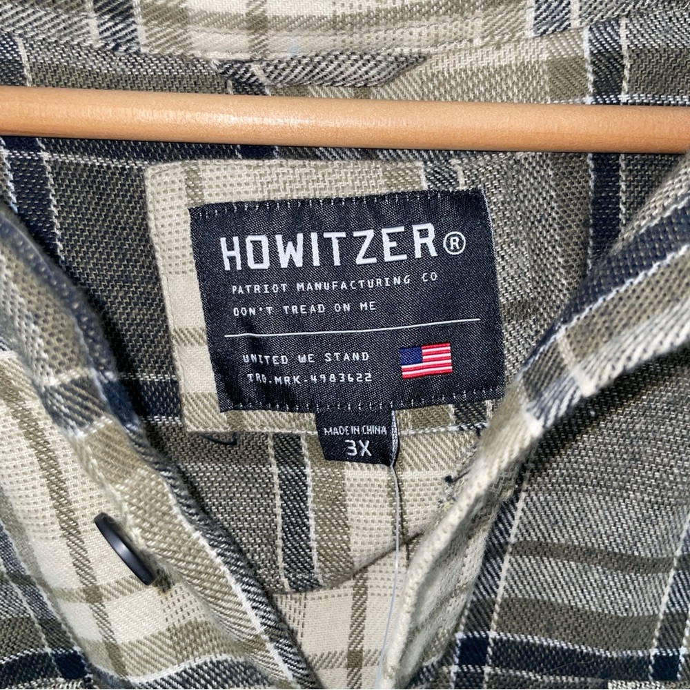 Howitzer Patriots MFG. plaid shirt hoodie.  New with tags. Size 3X. - Picture 4 of 7